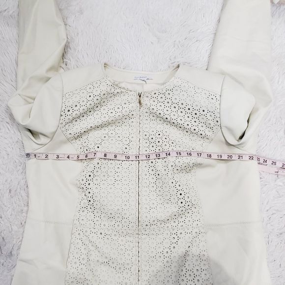 Isaac Mizrahi Live laser cut leather zip up jacket coat  cream yellow  Medium - Picture 10 of 15
